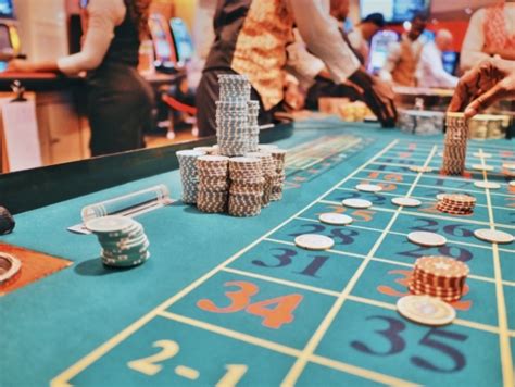 legal gambling age in quebec